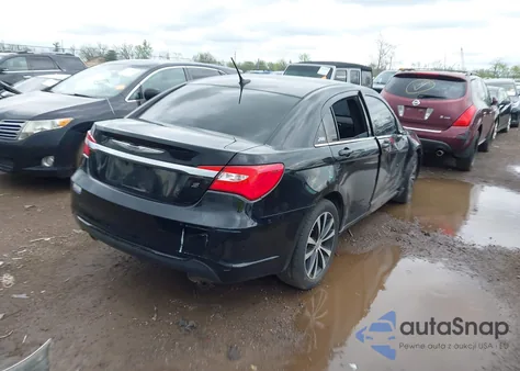 2014 Chrysler 200 Touring z USA, uszkodzony, nr VIN 1C3CCBBG2EN120150